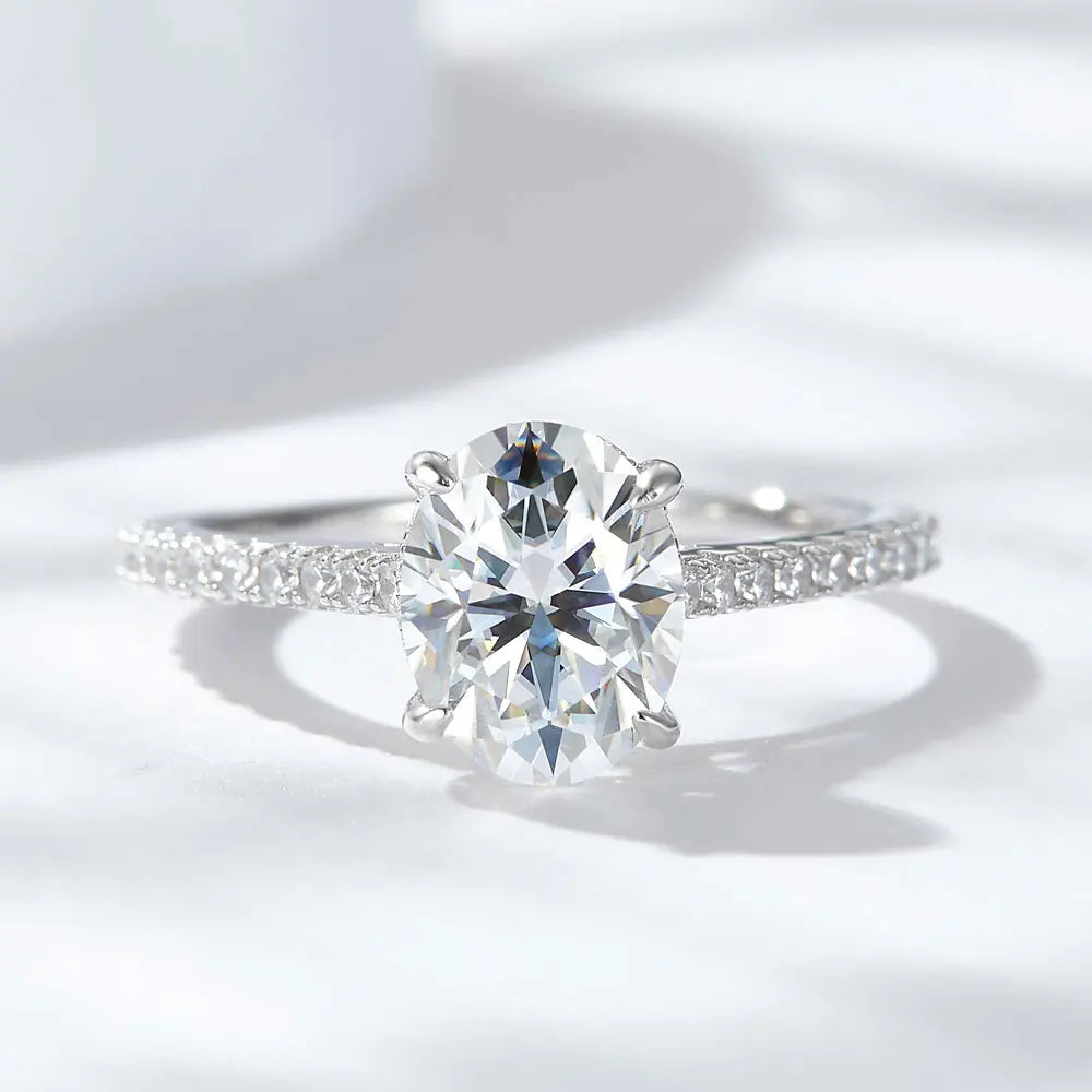 Oval Moissanite Ring in 18K Gold