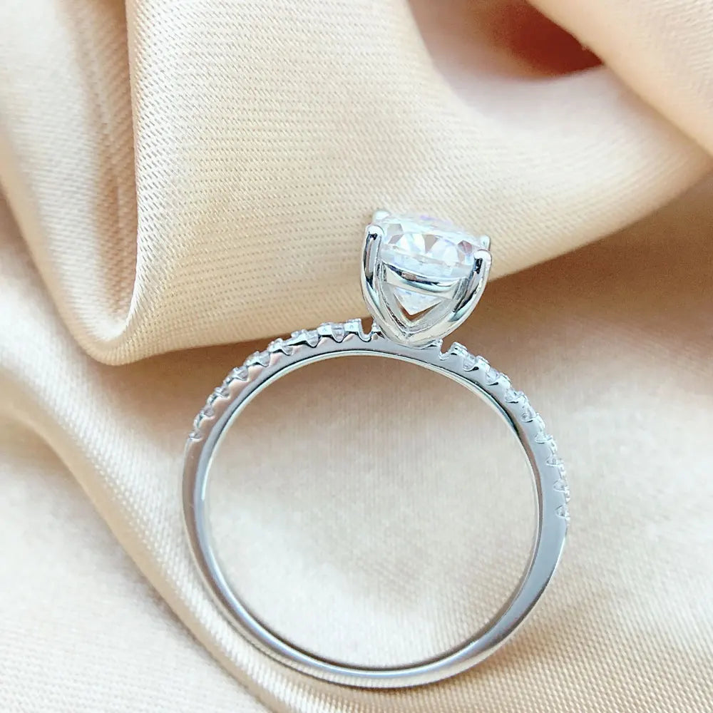 Oval Moissanite Ring in 18K Gold